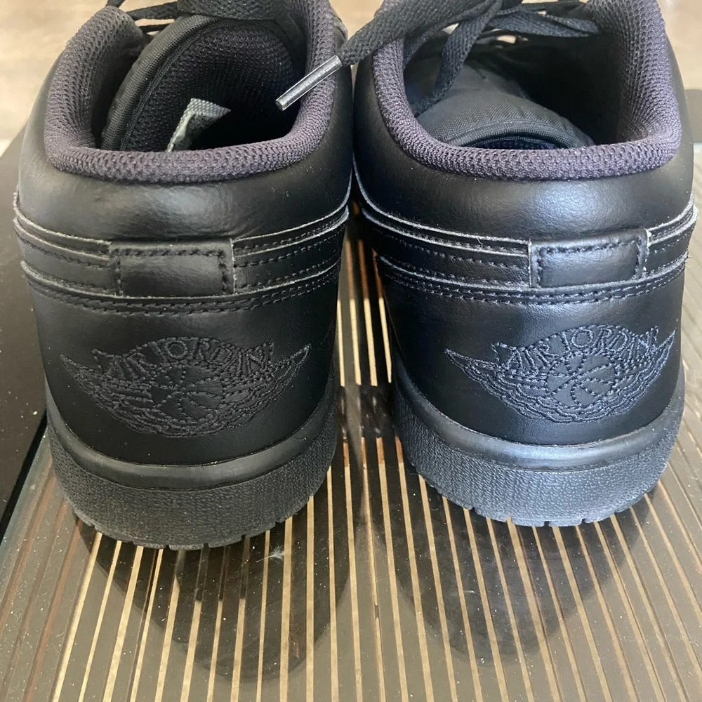 Nike all black